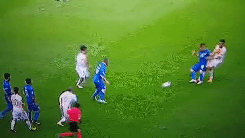 de rossi tunnel a iniesta